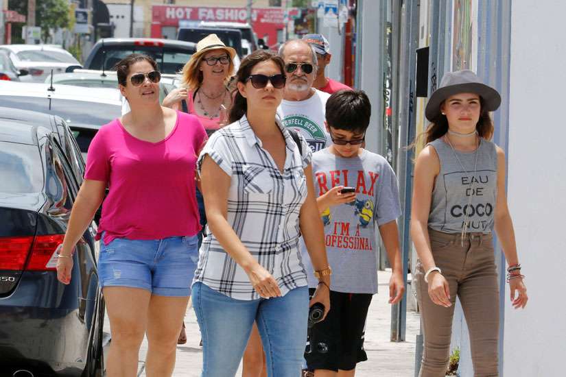 Florida races to stem Zika spread, offer pregnant women testing