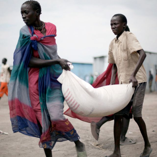 Pope says world must help Africans in Sahel 