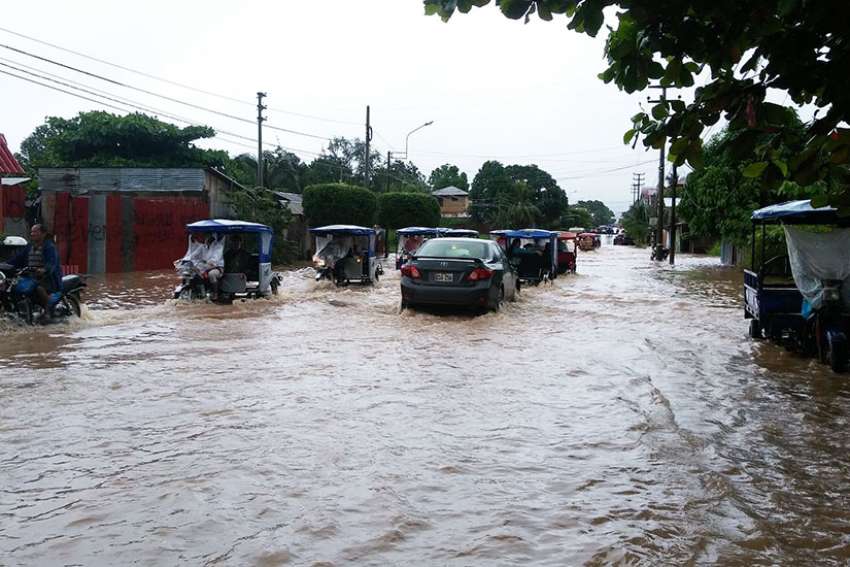 Priests in Peru encouraged to visit victims of floods, mudslides