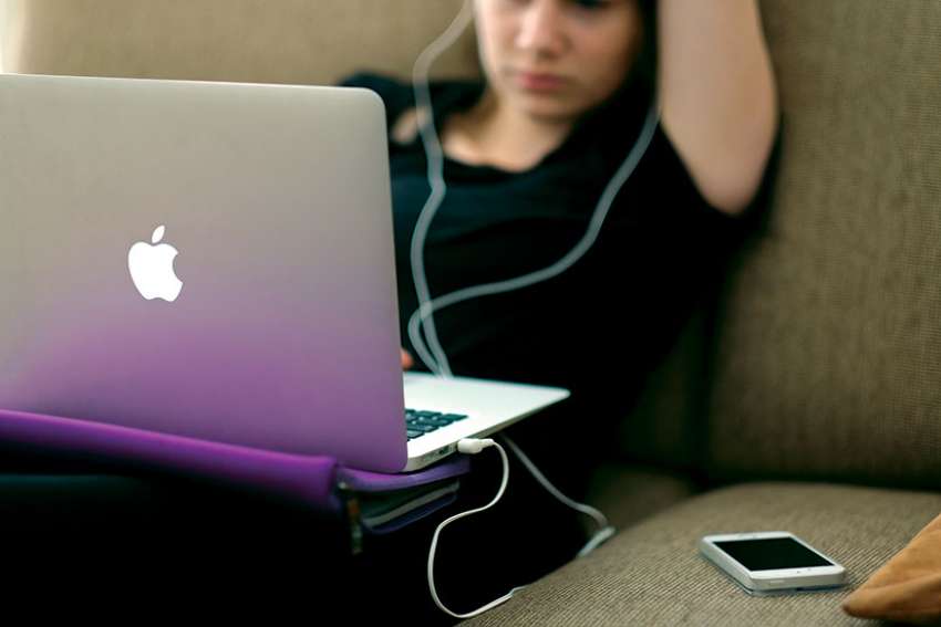 Digital devices are competing with parents, says counsellor