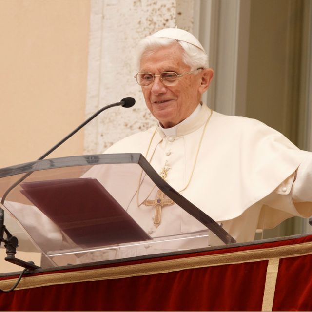 Pope asks Christians to reread Gospel accounts of Easter 