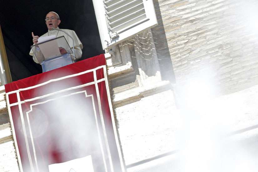 Pope Francis begs governments to act to stop anti-Christian persecution