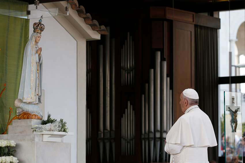 Pope in Fatima: Honour the believing, tender Mary, not a 'plaster statue'