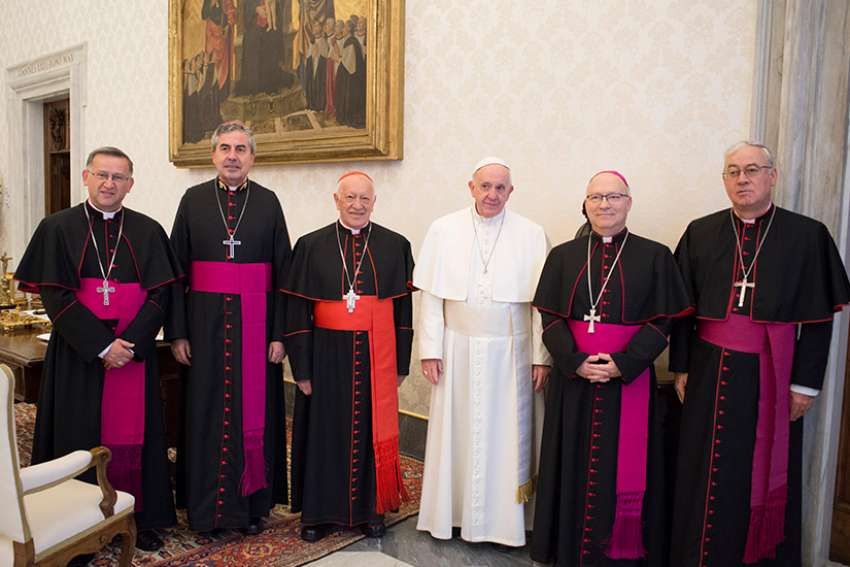 Pope Francis discusses abuse crisis with Chilean bishops