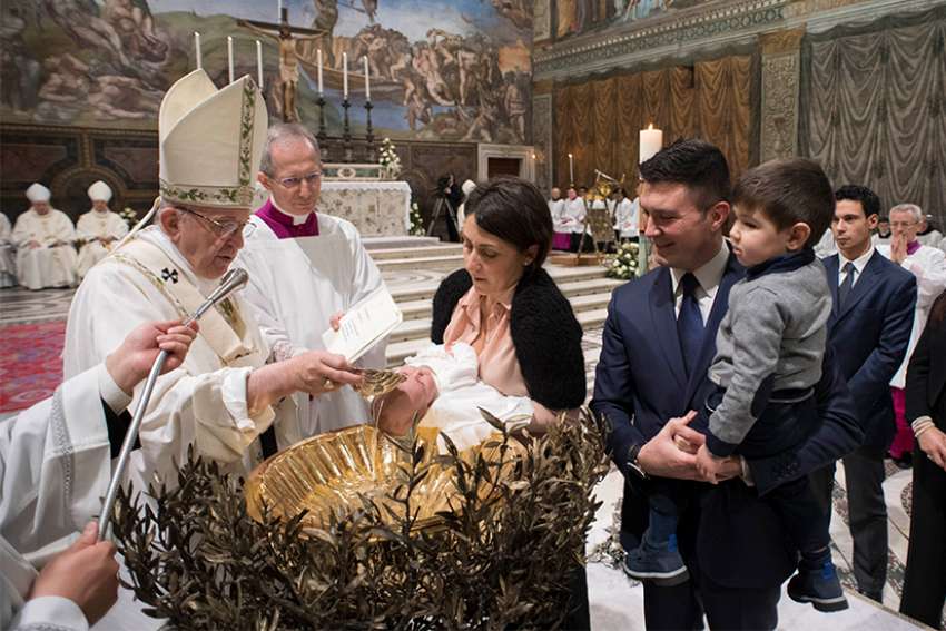 Follow Jesus like the Magi, Pope urges on Epiphany