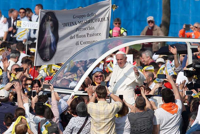 Pope asks children to promise Jesus they will never be bullies