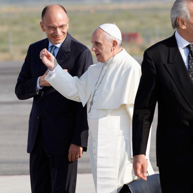 During flight, pope talks about importance of giving young people jobs 