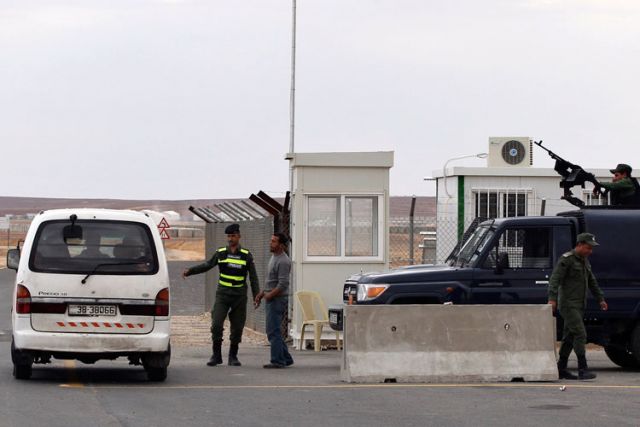 Jordan transfers desert patch into new refugee camp for Syrians 