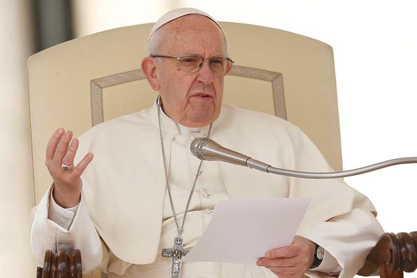 Christians may be sinners, but they can't be corrupt, Pope says