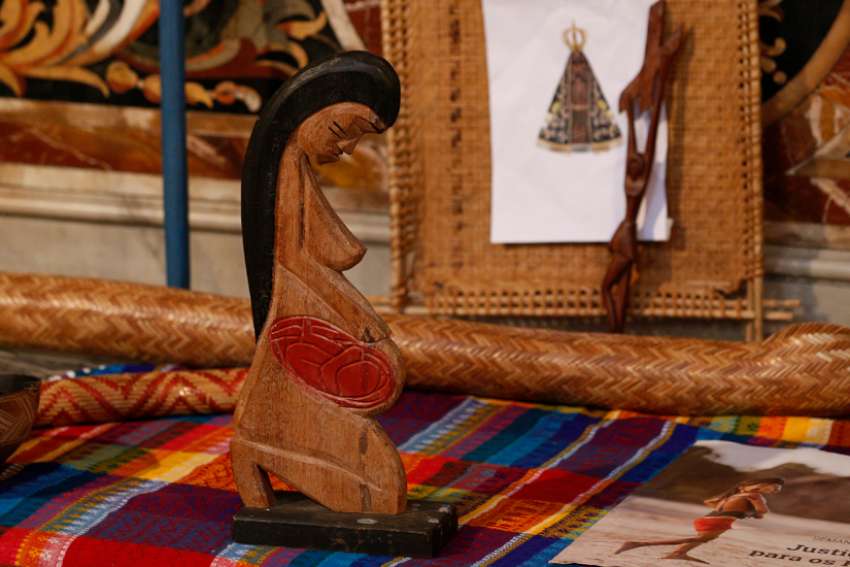 Luke Stocking: Statuette creates an Advent moment