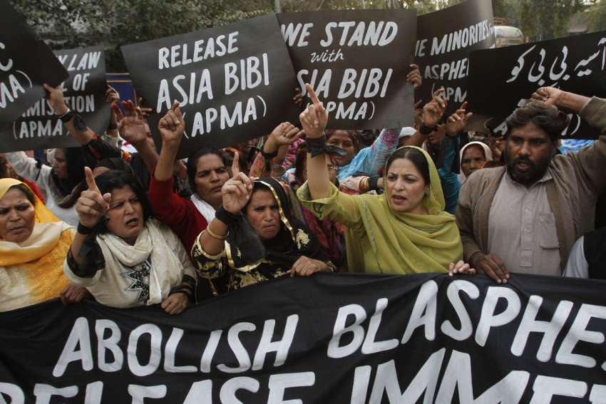 Convert hunted by Islamists seeks asylum