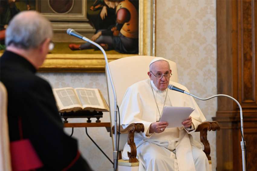 Prayers said aloud lead the way to God, Pope Francis says at audience