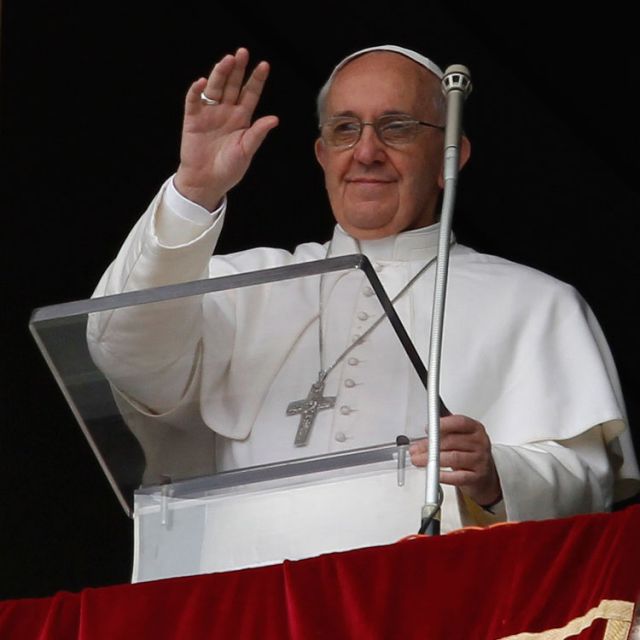 Pope urges Catholics to let grace transform, work through them 