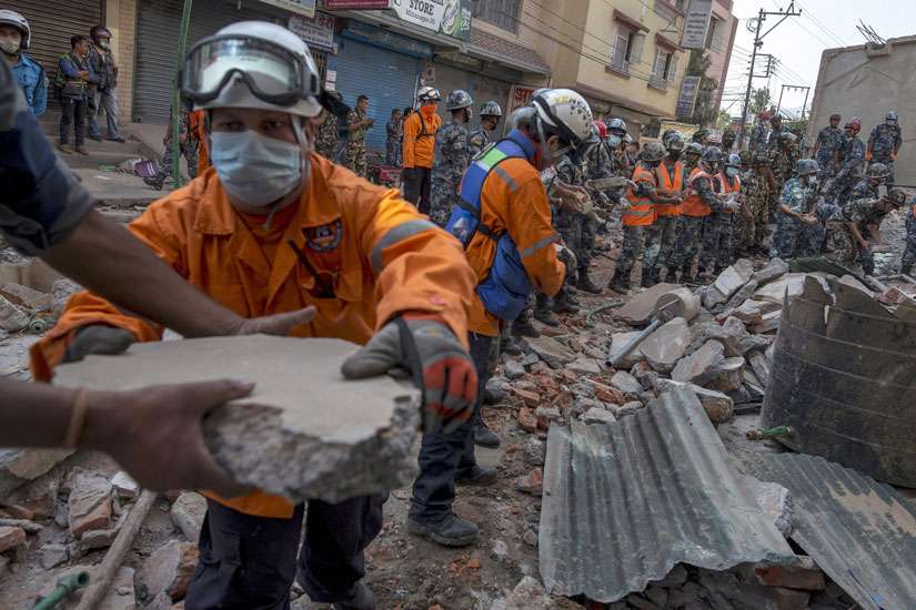 When second quake hit, fear filled those waiting for relief materials