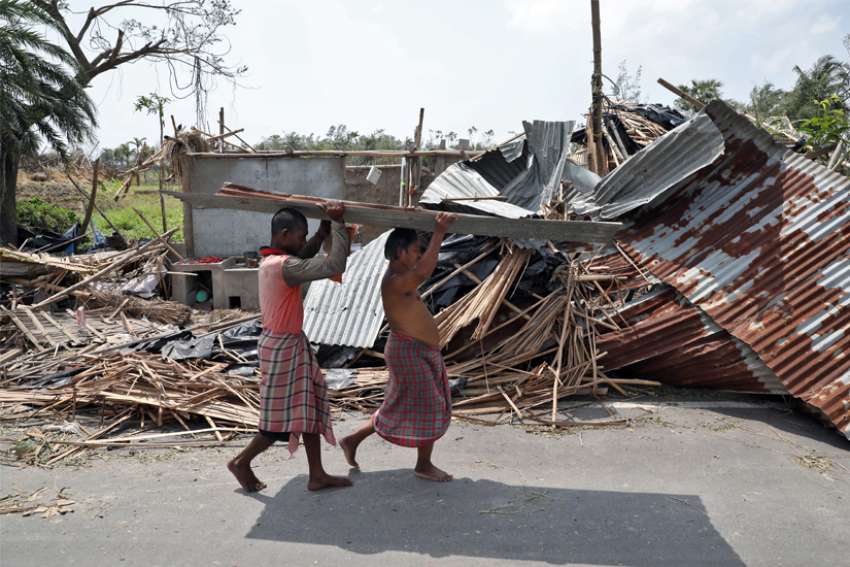 Catholic volunteers lend aid to cyclone victims in India