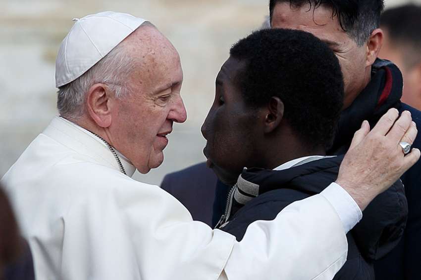 Mass is a time of silence and prayer, not chitchat, Pope says