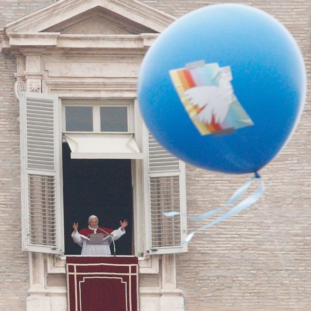 Pope says Christians look to new year with hope, commitment to peace 