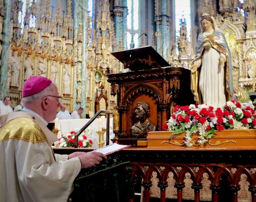 Bishops across country consecrate dioceses to Mary on Canada Day weekend