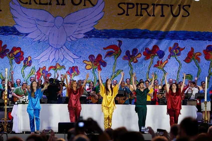 God wants Catholics, Pentecostals to learn from each other, Pope says