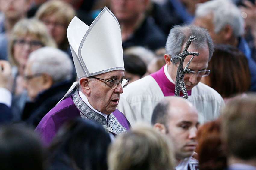 Pope at Ash Wednesday Mass: Lent breathes life into world asphyxiated by sin
