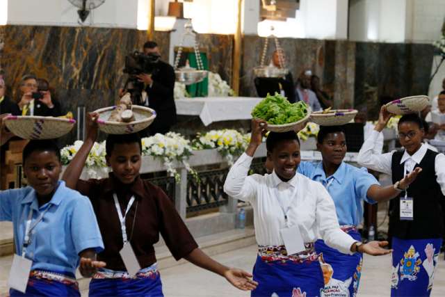 Pope Francis to Mozambique church workers: Move forward, don't be afraid