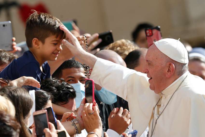 Common good, not greed, must motivate search for vaccine, Pope Francis says