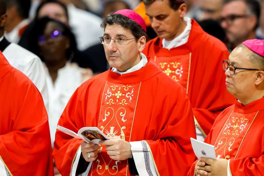 Archbishop Leo receives pallium from Pope Francis