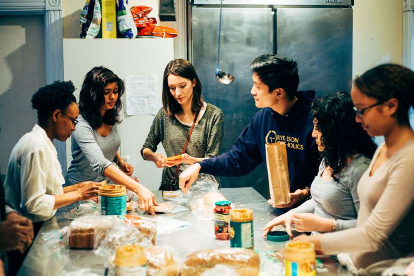 U of T and Ryerson Catholic students feed the hungry