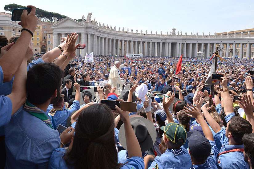 Vatican says 3.2 million pilgrims visited in 2015