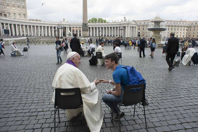 When it comes to happiness, there's no app for that, Pope tells teens