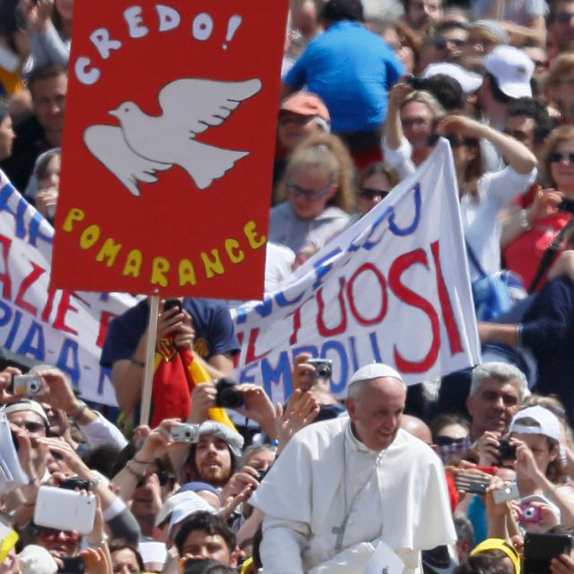 Pope tells young to 'swim against the tide; it's good for the heart' 