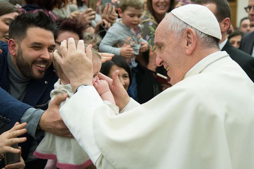 Pope Francis meets with Italian nurses, pays tribute to nurse who saved his life