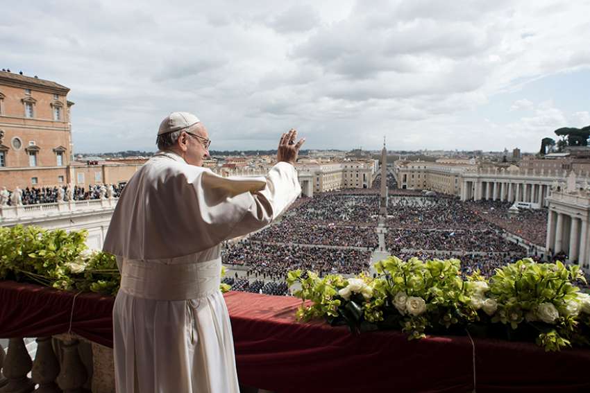 Urbi et orbi: Death, fear do not have the last word, Pope says