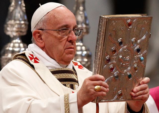Jesus wants everyone to serve others with love, Pope Francis says