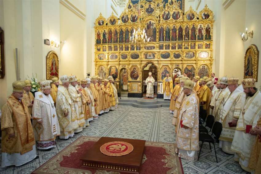 World's Ukrainian bishops gather in Poland near Ukrainian border