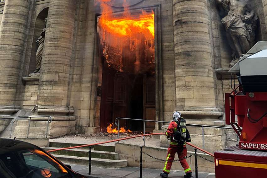 Vandals, arsonists target French Catholic churches