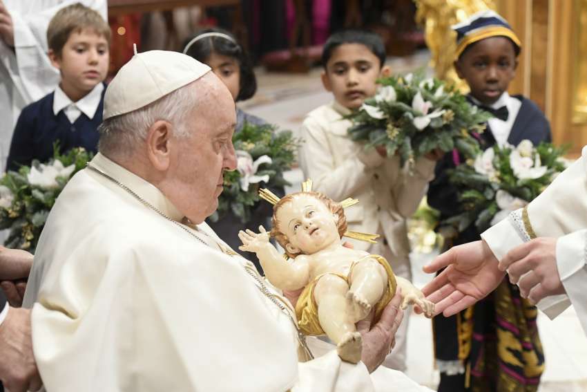At Christmas, God shows love through 'littleness,' not power, Pope Francis says