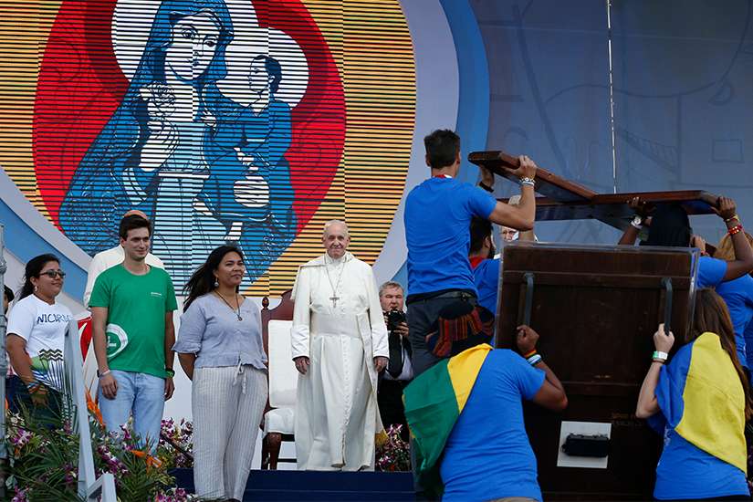 Keep God's love alive, Pope Francis tells WYD pilgrims