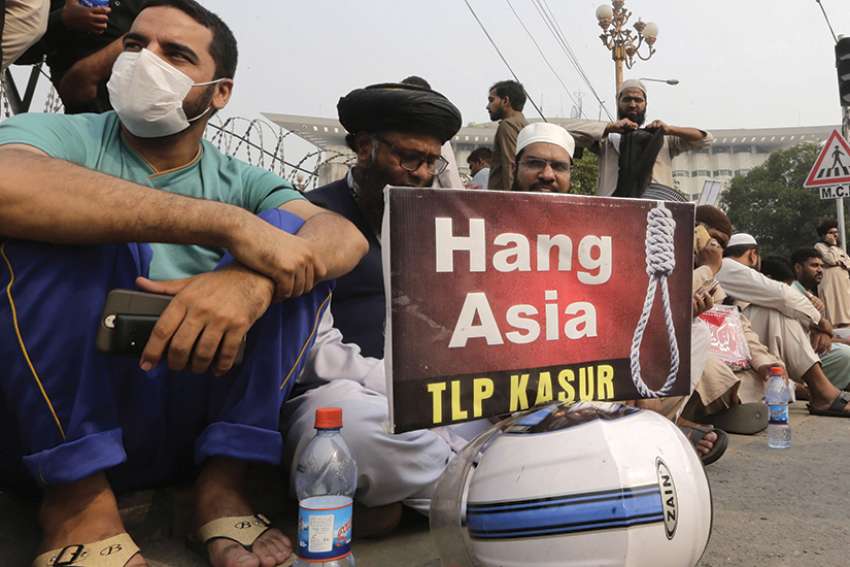 Canada urged to grant asylum to Asia Bibi and her family