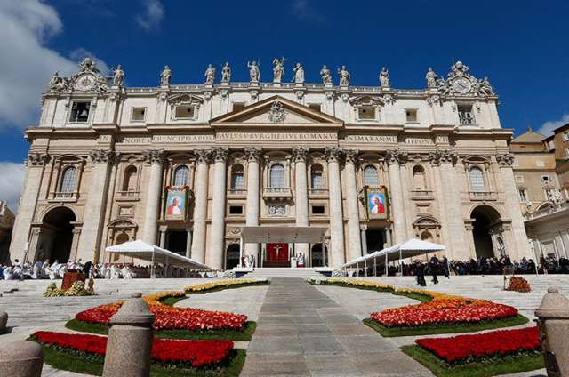 Cardinal: Imitate St. John Paul's defense of family, sacredness of life