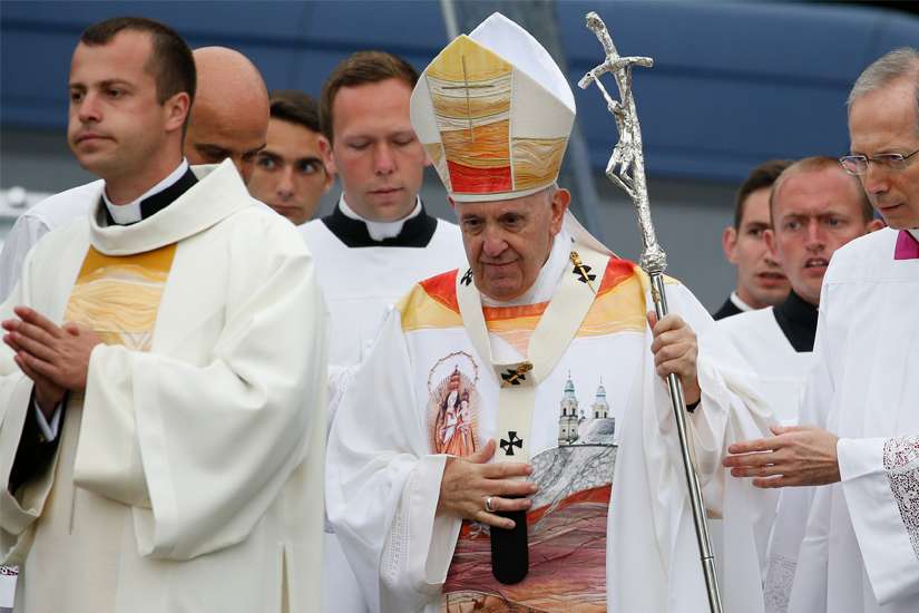 Leave divisions behind, Pope Francis at Marian Shrine