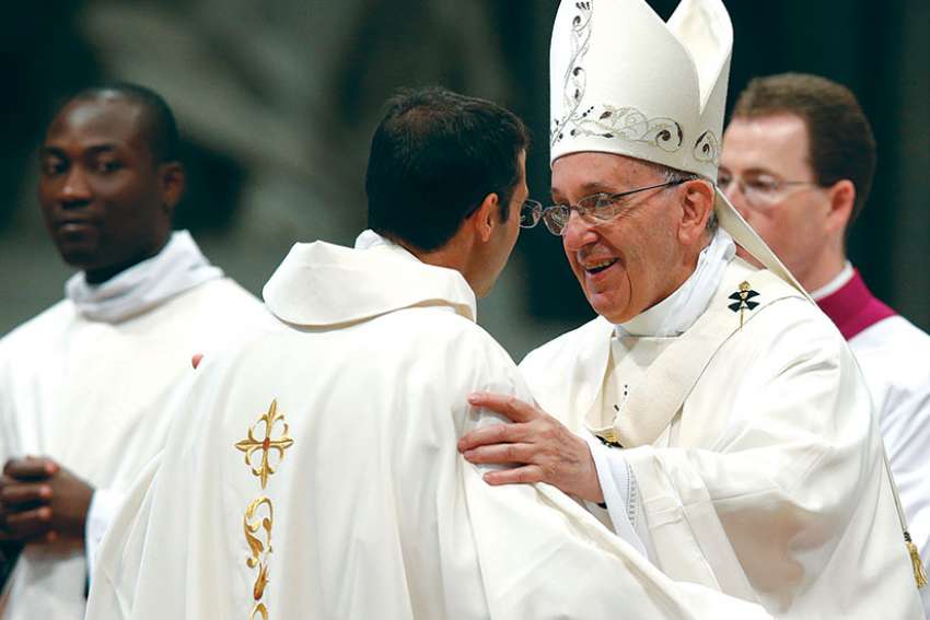 Pope Francis gives life to married priests debate