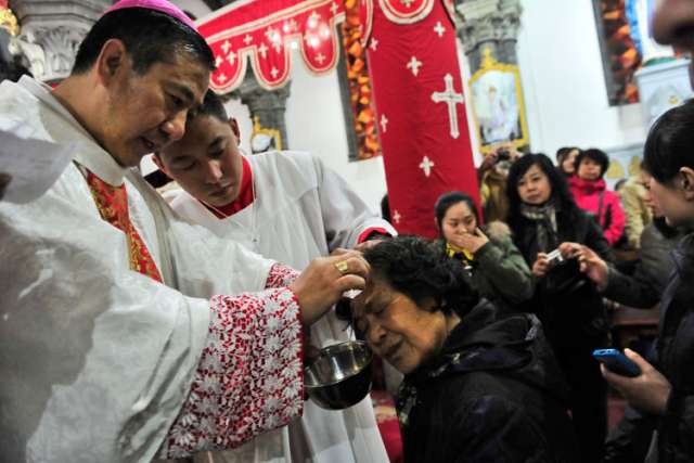 Experts say papal visit to China not likely in near future