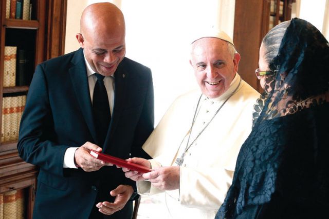 Applauding Pope Francis without the standing ovation
