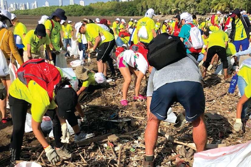 Canadian volunteers avoid sticky situation in Panama