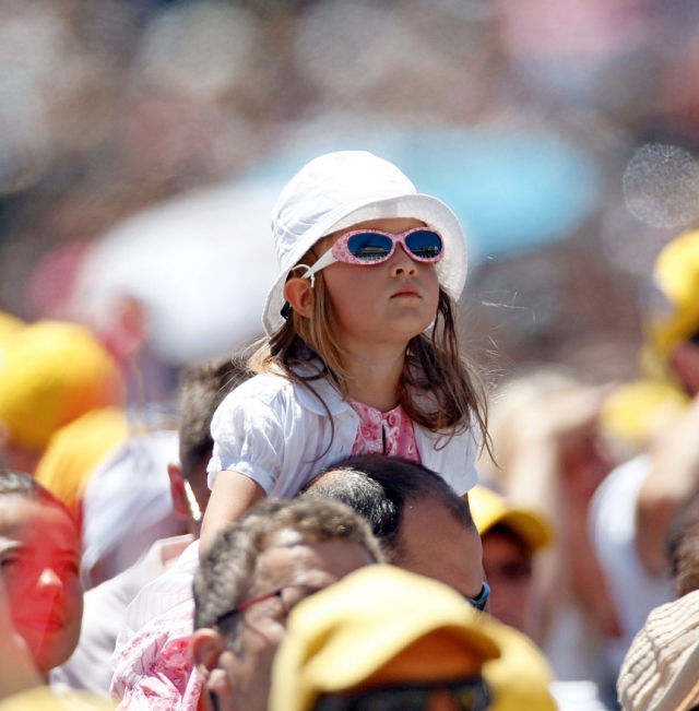 Pope says Eucharist is antidote to modern individualism 