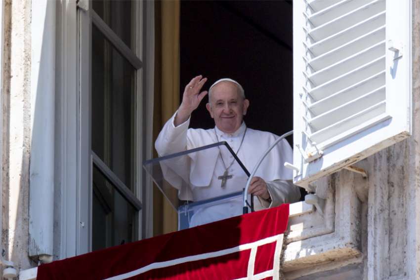 In times of trial, never surrender to despair, Pope Francis says