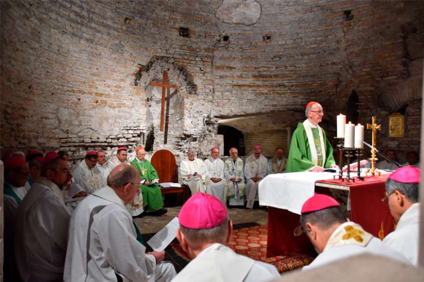 Synod members sign 'Pact of the Catacombs'