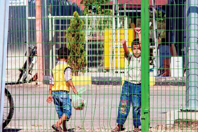 Syrian refugee flow to Canada at a trickle