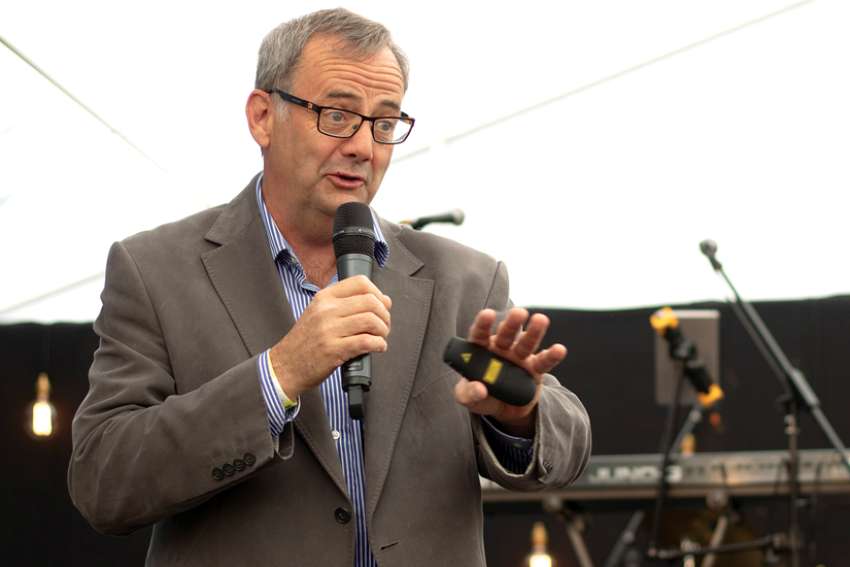 Speaker to share tips on raising happy kids